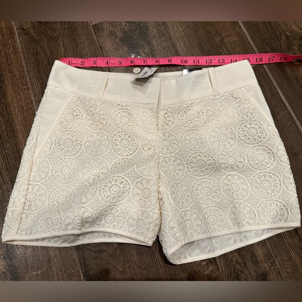 Elegant Cream Lace Women's Shorts the limited NWT